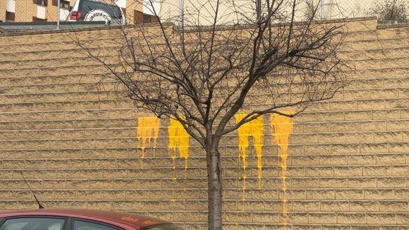 La Guardia Civil denuncia la aparición de pintadas separatistas en la casa cuartel de la Seo de Urgel