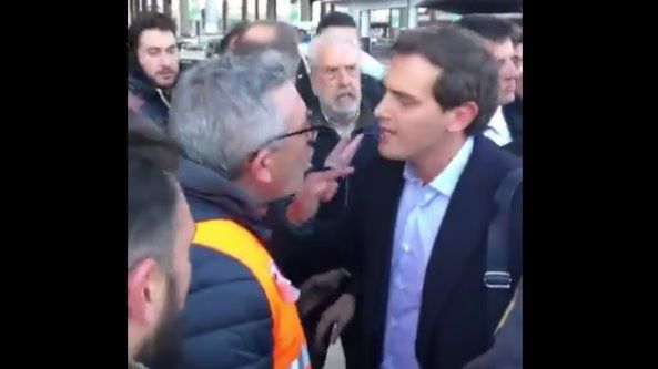 Un grupo de taxistas increpa a Rivera en Atocha: "¡Eres un golfo!"