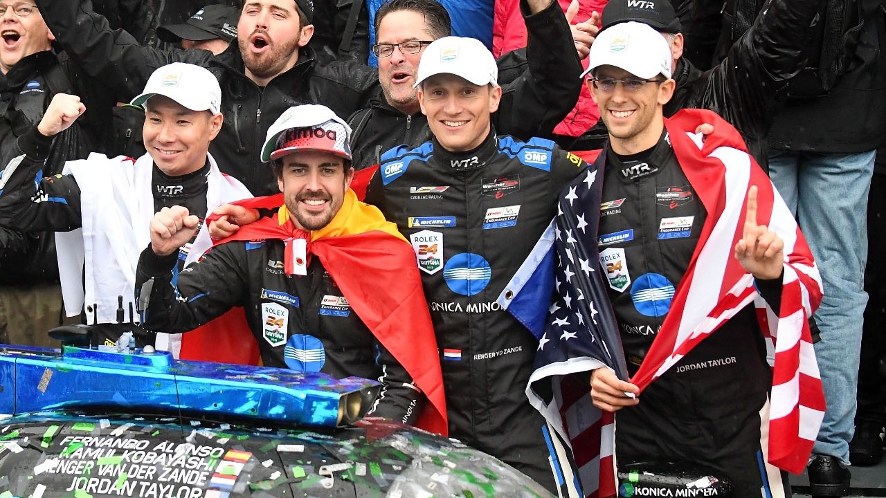 24 Horas de Daytona. Alonso luce leyenda y se destaca campeón