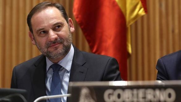 Ábalos culpa a Rajoy del conflicto del taxi, siete meses después de jurar como ministro