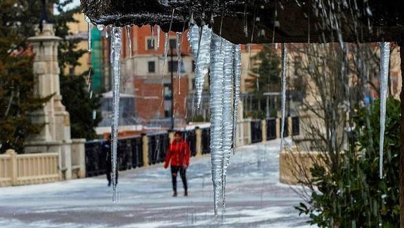 El frío y el viento desplazan a la nieve y ponen en alerta a 10 comunidades