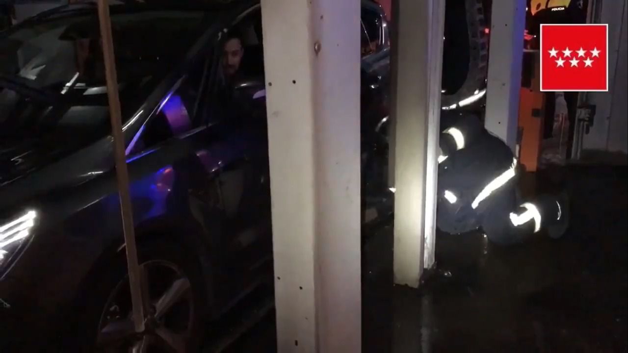 Liberada una mujer atrapada en un túnel de lavado