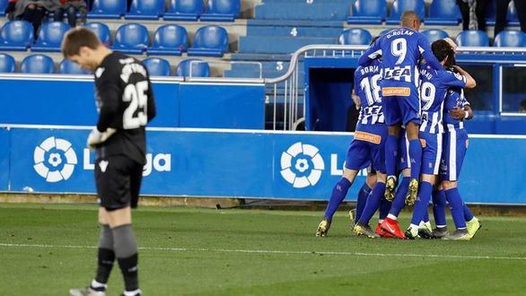 El Alavés sigue soñando y torpedea el anhelo del Levante | 2-0