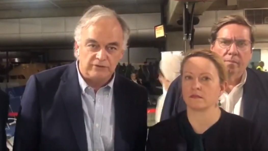 Maduro expulsa a una delegación de europarlamentarios que iba a reunirse con Guaidó