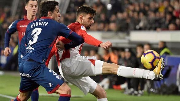 El Athletic sale vivo de Huesca y complica al colista | 0-1
