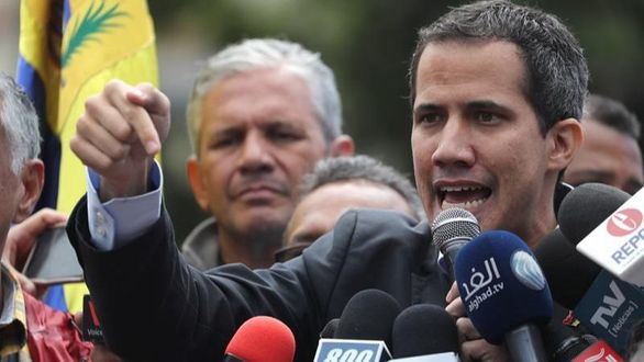 Guaidó llama a concentrarse frente a los cuarteles del Ejército