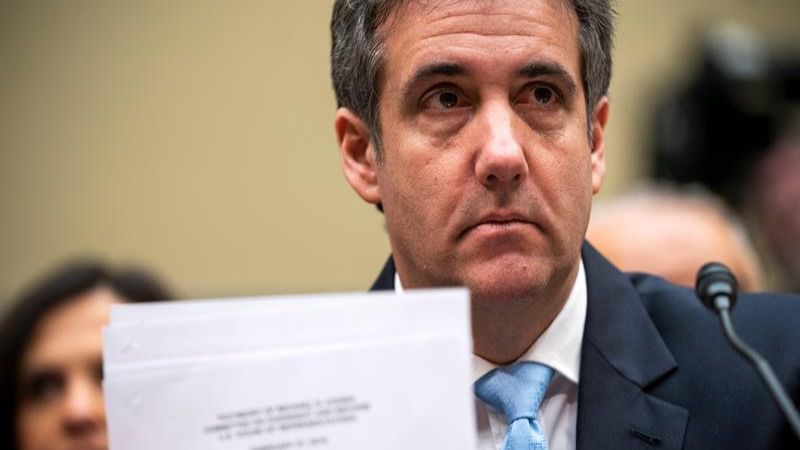 Cohen presenta el supuesto cheque con el que Trump compró el silencio de Stormy Daniels
