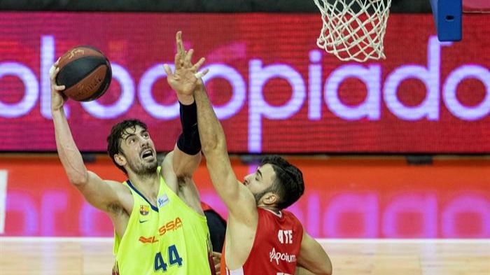 ACB. El Barcelona pincha y el Real Madrid se le pega
