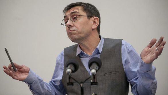Monedero recuerda a Carmena que es alcaldesa gracias al apoyo de Podemos