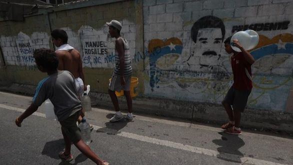 Prosiguen los saqueos en Venezuela tras más de 100 horas de apagón