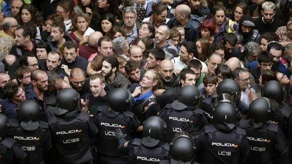 La Abogacía del Estado pide imputar a votantes del 1-O por formar una 