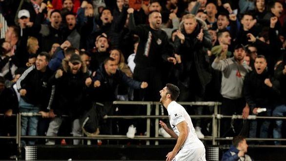 El pegajoso Valencia crea la primera derrota del Madrid de Zidane | 2-1