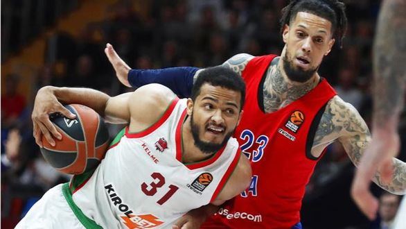 El Baskonia pierde pero el triunfo del Efes le mete en playoff |82-78