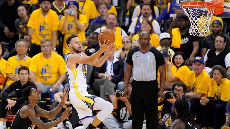 NBA Playoffs. Los Warriors abren fuego con firmeza y escapan de la ola de sorpresas