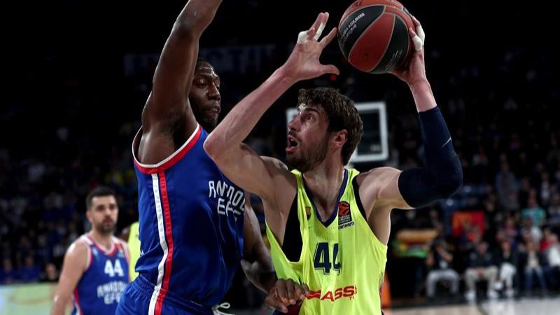 Euroliga. Hanga saca al Barcelona del hoyo ante el Anadolu | 72-74