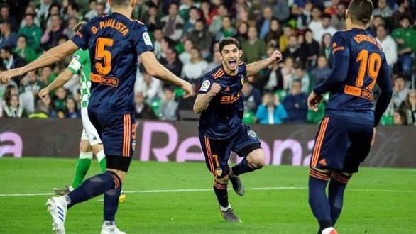 El Valencia tampoco encuentra su techo contra el Betis | 1-2