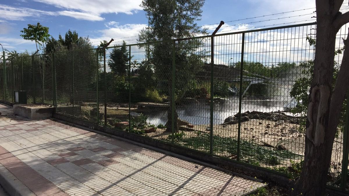 La rotura de una tubería en Barajas inunda los alrededores de la T4
