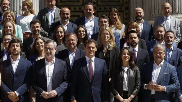 Rivera marca metas: frenar impuestazos y las ocurrencias de Sánchez