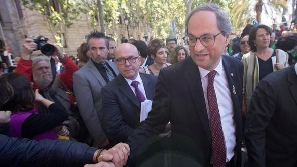 Torra apela a la libertad de expresión para no retirar los lazos amarillos