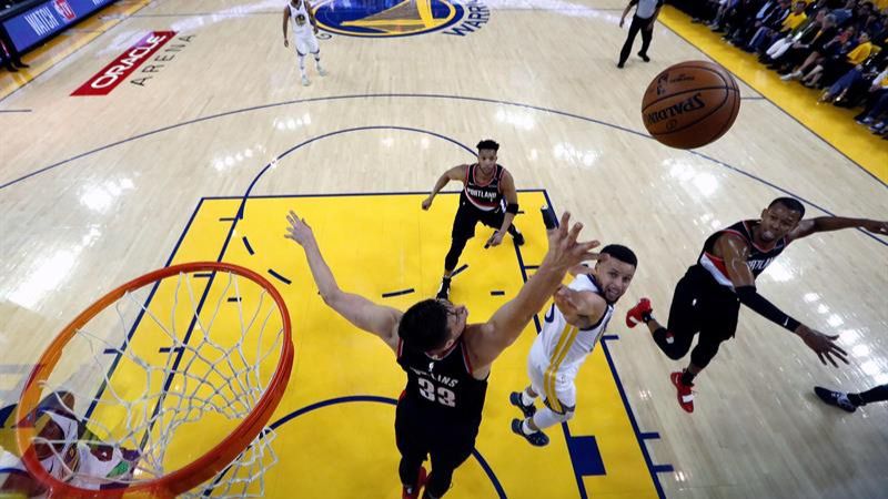 NBA Playoffs. Steph Curry y la defensa propulsan a los Warriors ante los Blazers