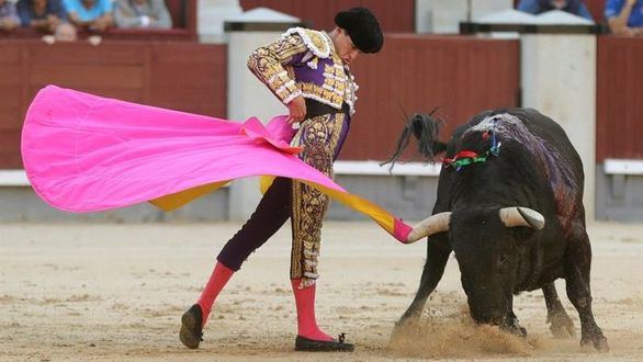 La terna, por encima del viento y de una muy desrazada corrida de Valdefresno