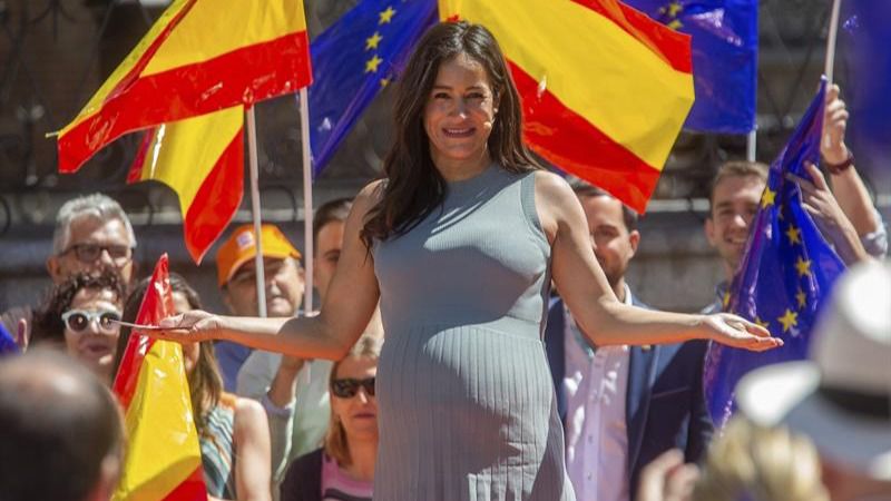 Villacís da a luz a su tercera hija: 
