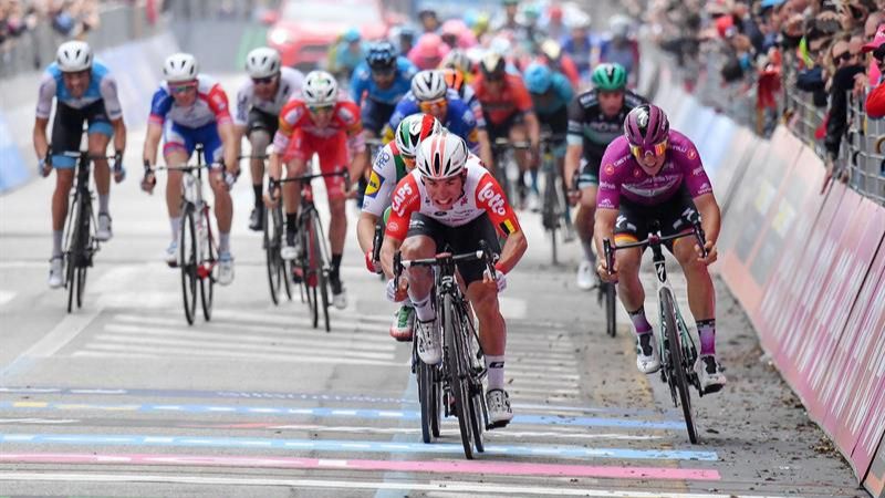Giro. Ewan doblega a Viviani y Ackermann en la etapa más larga