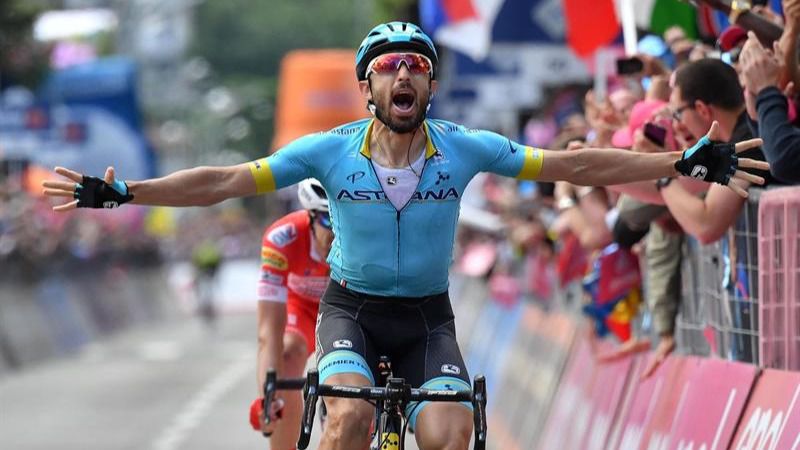 Giro. Cataldo gana en Como y Carapaz amplía su liderato