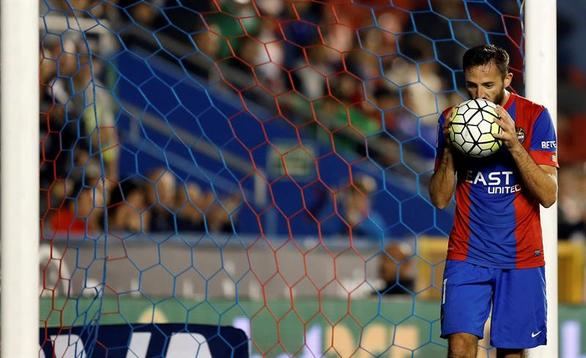 El Levante remonta al Espanyol y se reengancha a la permanencia | 2-1
