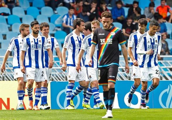 El Rayo Vallecano cae en Anoeta y se complica mucho la permanencia | 2-1