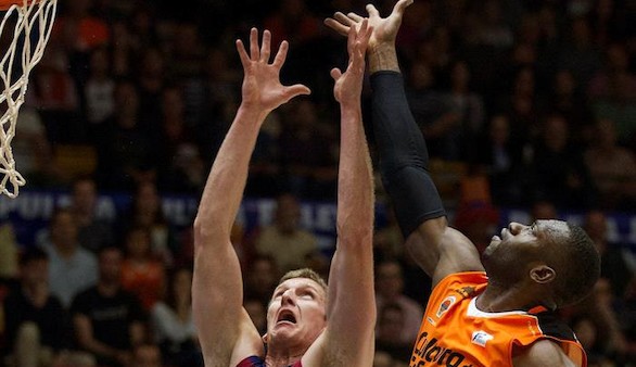 El Valencia anula al Barcelona y el Real Madrid se impone en Málaga