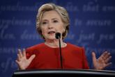 El FBI logra una orden de registro sobre los correos de Clinton