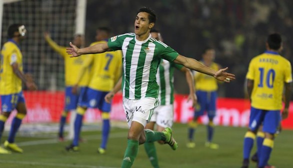 Víctor se estrena con triunfo ante un inofensivo Las Palmas | 2-0