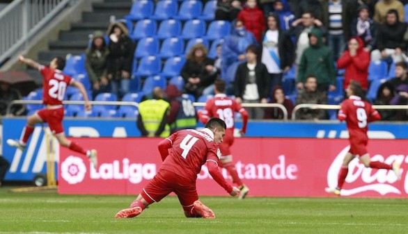 Vitolo rescata al Sevilla y el Dépor cae tras tener dos goles de renta | 2-3