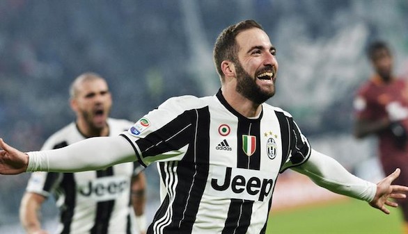 Fútbol europeo. Higuaín hace volar a la Juve, el City remonta y Emery se complica