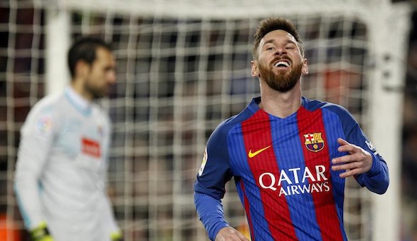 La luz de Messi e Iniesta ciegan al Espanyol y el Barcelona presiona al Madrid | 4-1
