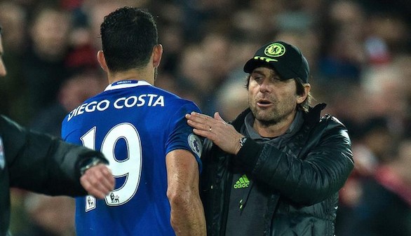 Premier League. El Chelsea perdona al Liverpool pero sus rivales le hacen más líder