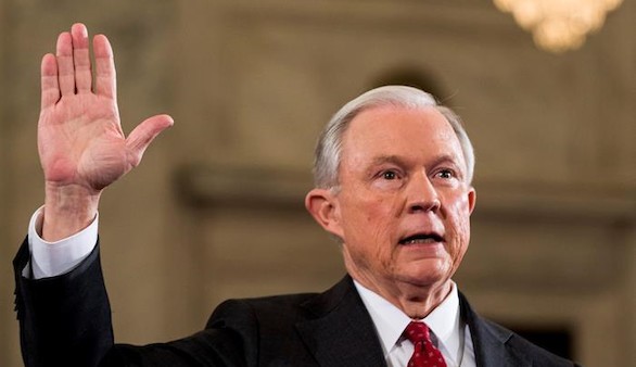 Sessions, antiinmigrante, ya es el nuevo fiscal general de Trump