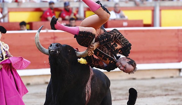 Feria de San Fermín. Grave cornada al banderillero Pablo Saugar 