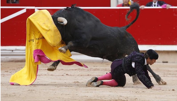 Feria de San Fermín. Muchas banderillas y poco toreo con los Fuente Ymbro