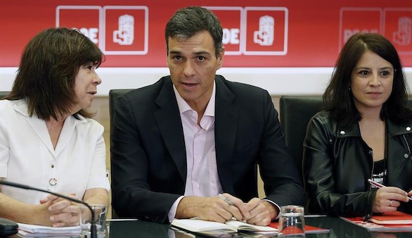 Históricos del PSOE instan a Sánchez a defender la Constitución con claridad