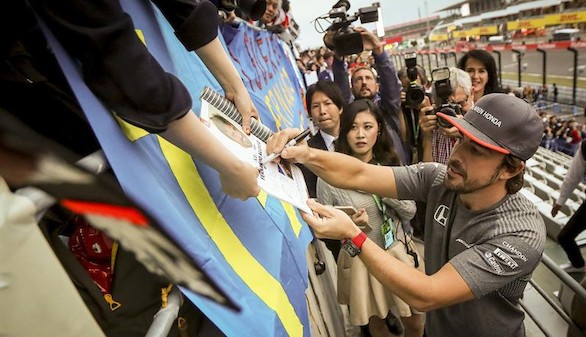 Alonso disecciona los errores de Honda en la casa del fabricante japonés