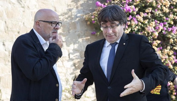 Puigdemont duda entre ignorar el requerimiento o reafirmar la independencia