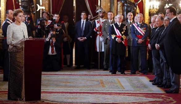 Cospedal defiende la equiparación del salario entre militares y policías