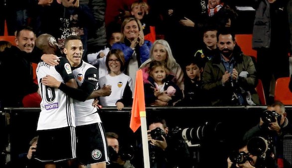 El Alavés exprime a un Valencia que alcanzó a remontar | 2-1