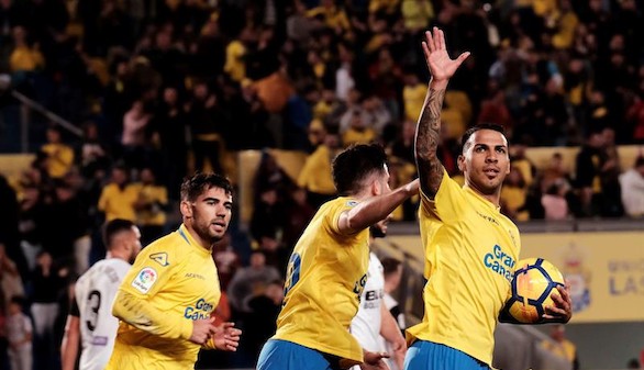 Jémez y Las Palmas resucitan y ganan en urgencia al Valencia | 2-1