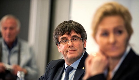 Una profesora danesa planta cara a Puigdemont y defiende la democracia española