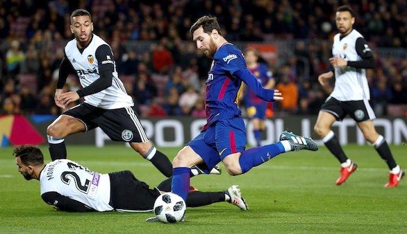 Messi derriba el muro del Valencia pero Mestalla decidirá | 1-0