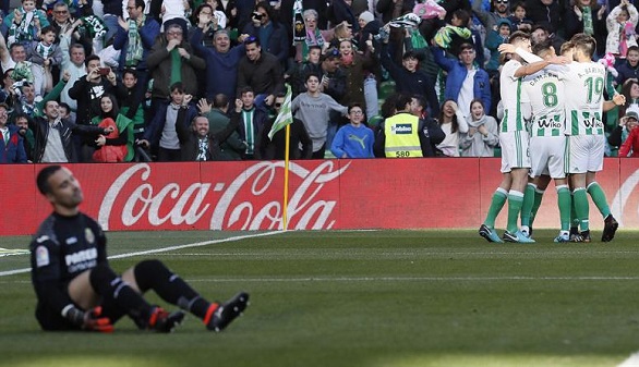 El Betis sigue soñando y hace pinchar al Villarreal | 2-1