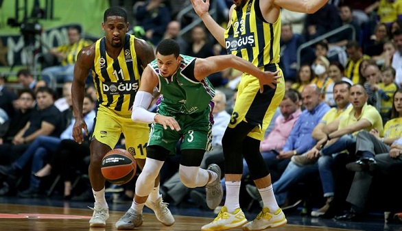 Euroliga. El Unicaja toma la cancha del Fenerbahce y se despide con una sonrisa | 91-99